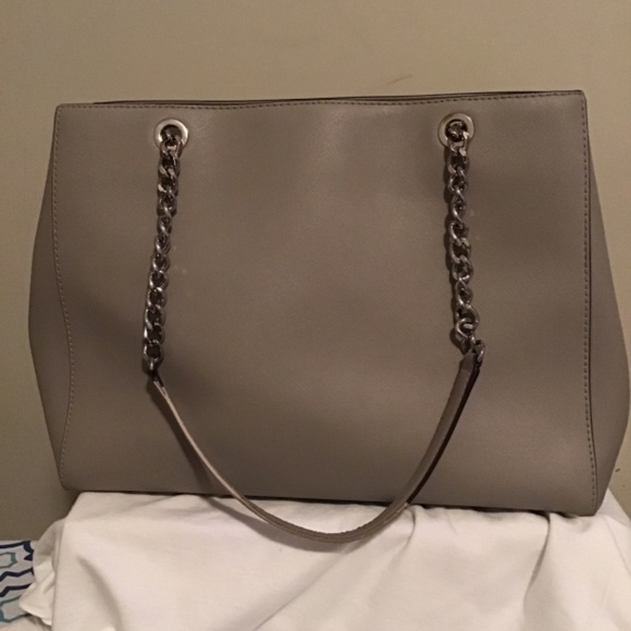 🔥Michael Kors, pre-owned, see description for details, has some life still. - Picture 2 of 14